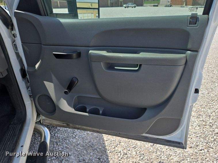 image for item EJ7431 2011 Chevrolet Silverado 2500HD utility bed pickup truck