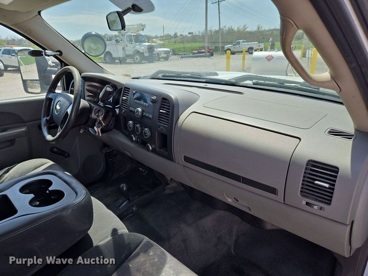 image for item EJ7431 2011 Chevrolet Silverado 2500HD utility bed pickup truck