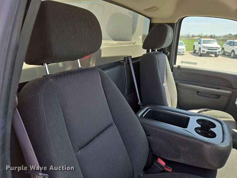 image for item EJ7431 2011 Chevrolet Silverado 2500HD utility bed pickup truck