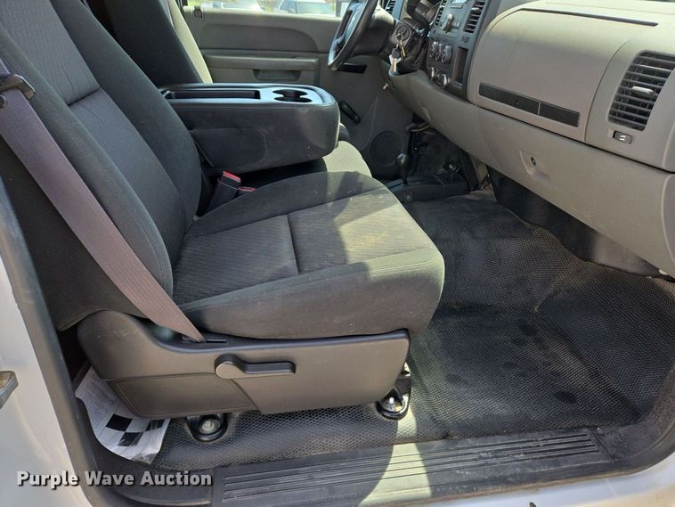 image for item EJ7431 2011 Chevrolet Silverado 2500HD utility bed pickup truck