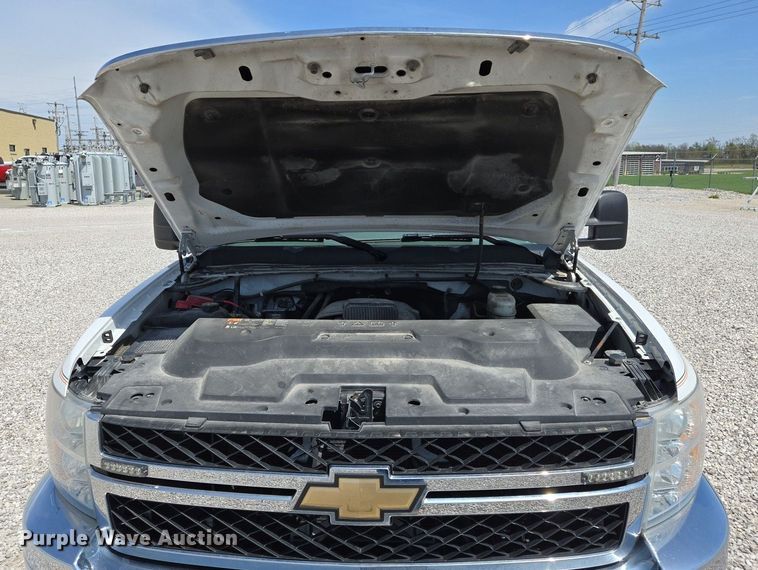 image for item EJ7431 2011 Chevrolet Silverado 2500HD utility bed pickup truck