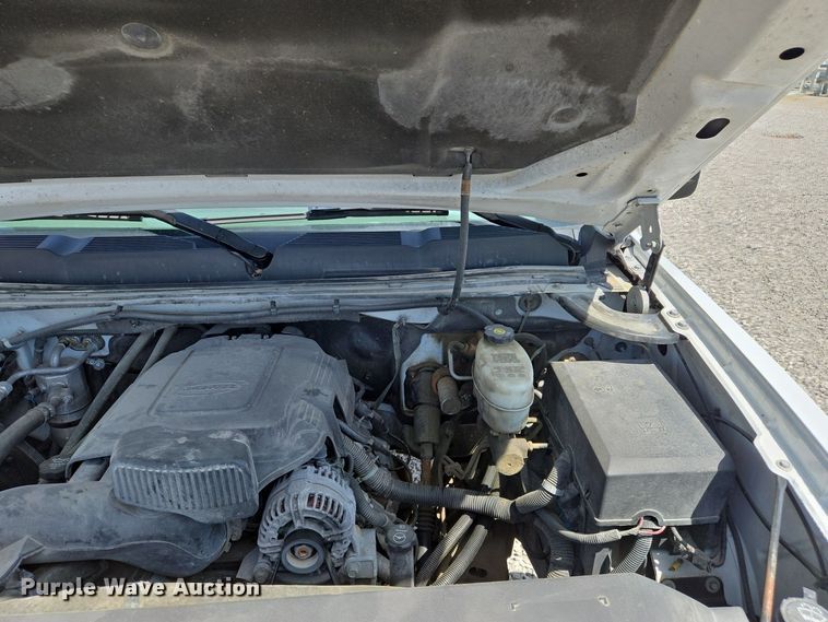 image for item EJ7431 2011 Chevrolet Silverado 2500HD utility bed pickup truck