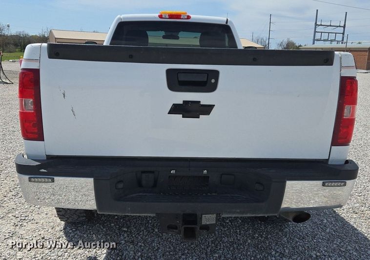 image for item EJ7432 2011 Chevrolet Silverado 2500HD pickup truck