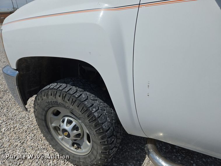 image for item EJ7432 2011 Chevrolet Silverado 2500HD pickup truck
