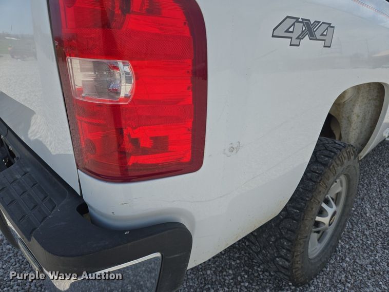 image for item EJ7432 2011 Chevrolet Silverado 2500HD pickup truck