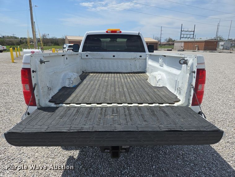 image for item EJ7432 2011 Chevrolet Silverado 2500HD pickup truck