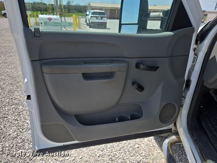 image for item EJ7432 2011 Chevrolet Silverado 2500HD pickup truck