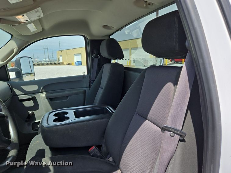 image for item EJ7432 2011 Chevrolet Silverado 2500HD pickup truck