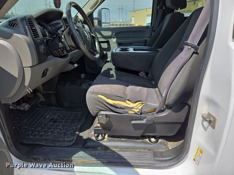 image for item EJ7432 2011 Chevrolet Silverado 2500HD pickup truck