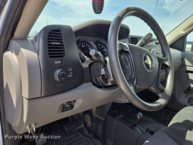 image for item EJ7432 2011 Chevrolet Silverado 2500HD pickup truck