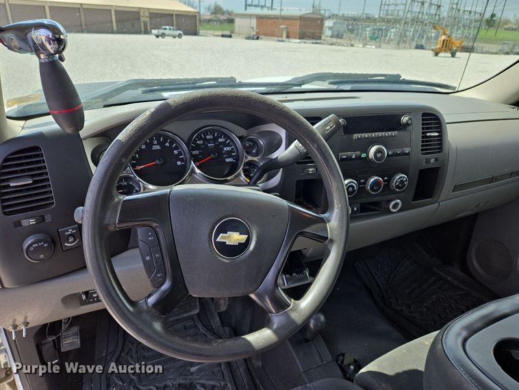 image for item EJ7432 2011 Chevrolet Silverado 2500HD pickup truck