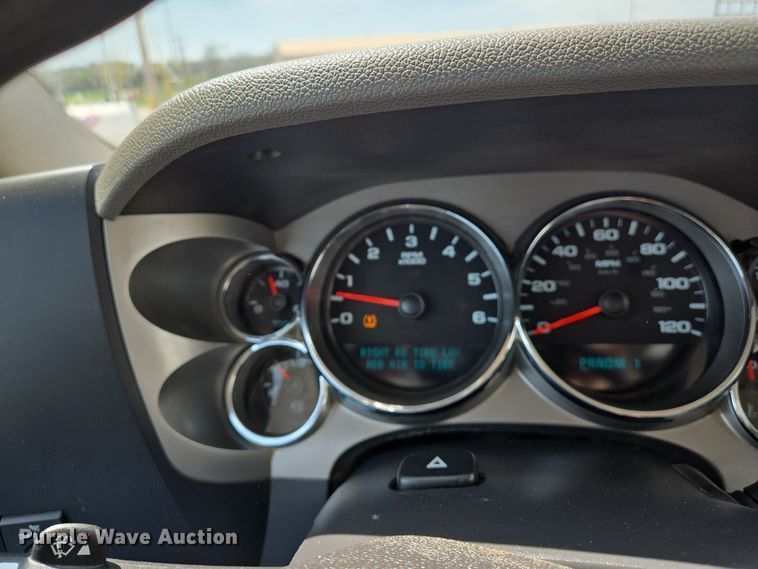 image for item EJ7432 2011 Chevrolet Silverado 2500HD pickup truck