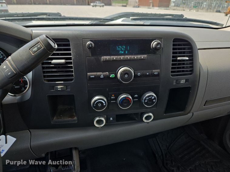 image for item EJ7432 2011 Chevrolet Silverado 2500HD pickup truck