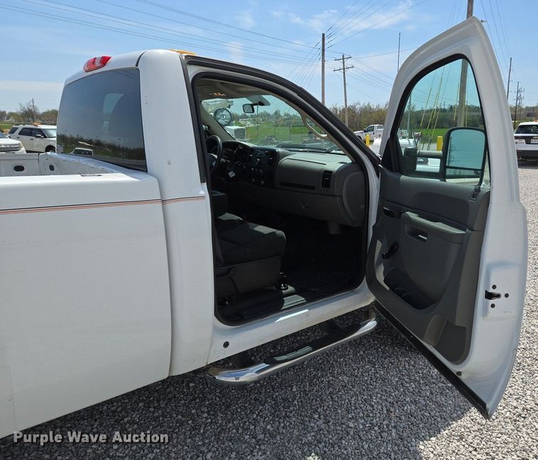 image for item EJ7432 2011 Chevrolet Silverado 2500HD pickup truck