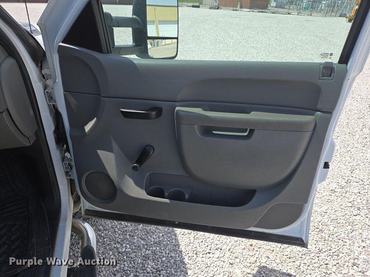 image for item EJ7432 2011 Chevrolet Silverado 2500HD pickup truck