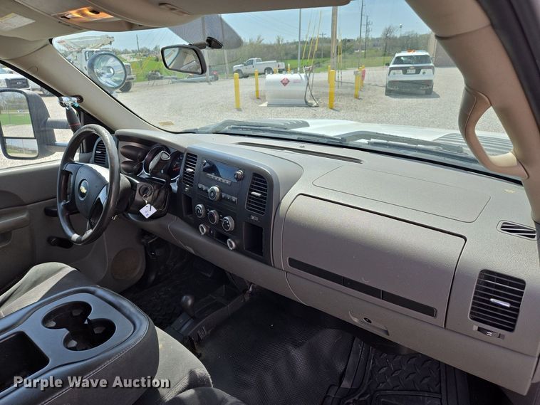 image for item EJ7432 2011 Chevrolet Silverado 2500HD pickup truck