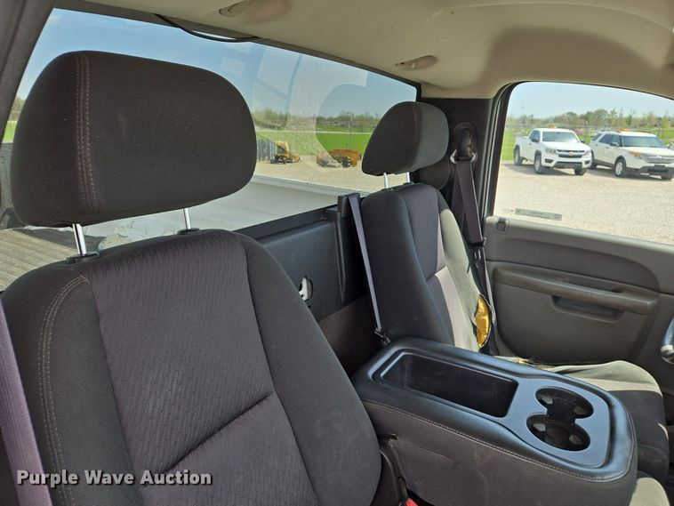 image for item EJ7432 2011 Chevrolet Silverado 2500HD pickup truck