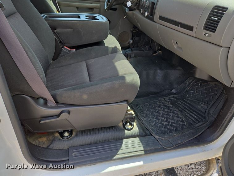 image for item EJ7432 2011 Chevrolet Silverado 2500HD pickup truck