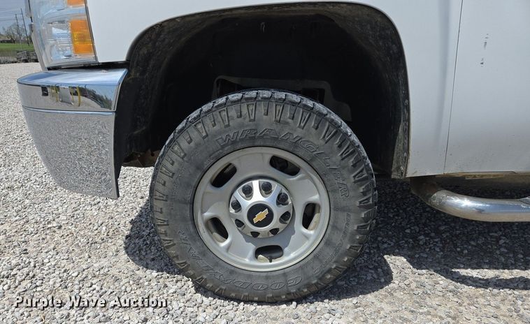 image for item EJ7432 2011 Chevrolet Silverado 2500HD pickup truck