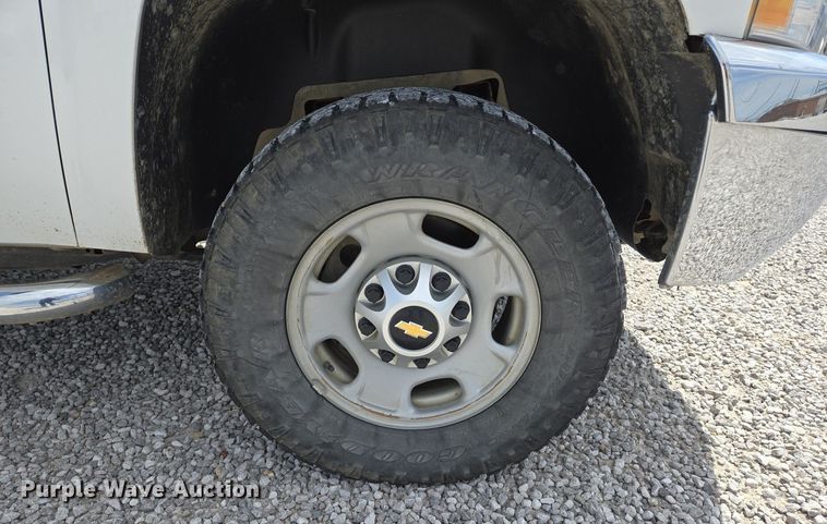 image for item EJ7432 2011 Chevrolet Silverado 2500HD pickup truck