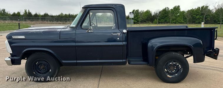 image for item EJ8521 1967 Ford F100 pickup truck