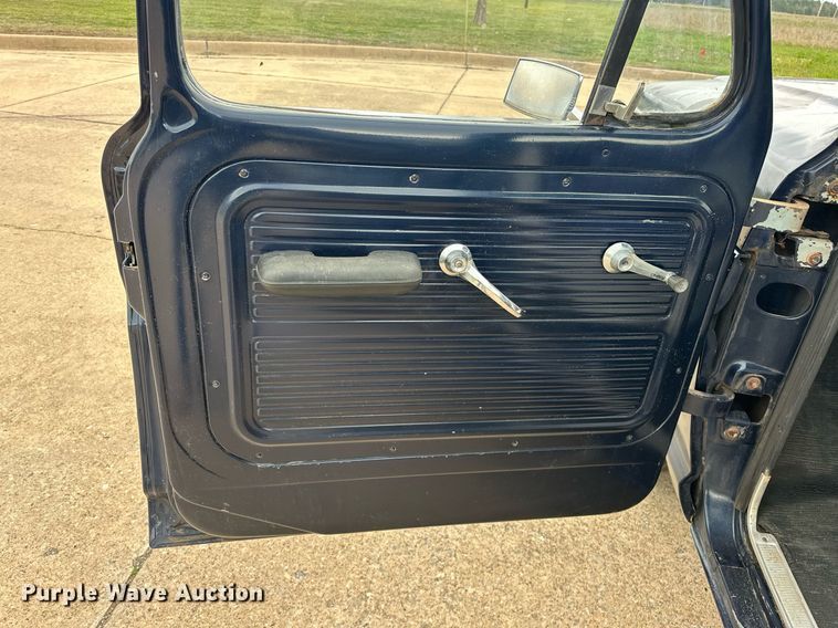 image for item EJ8521 1967 Ford F100 pickup truck