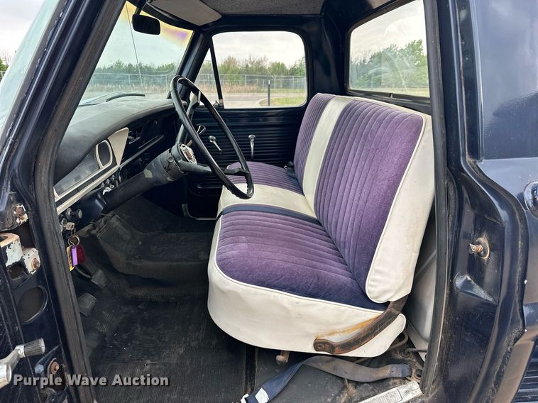 image for item EJ8521 1967 Ford F100 pickup truck