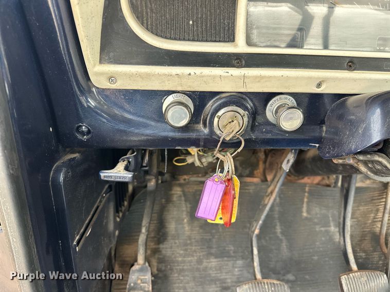 image for item EJ8521 1967 Ford F100 pickup truck