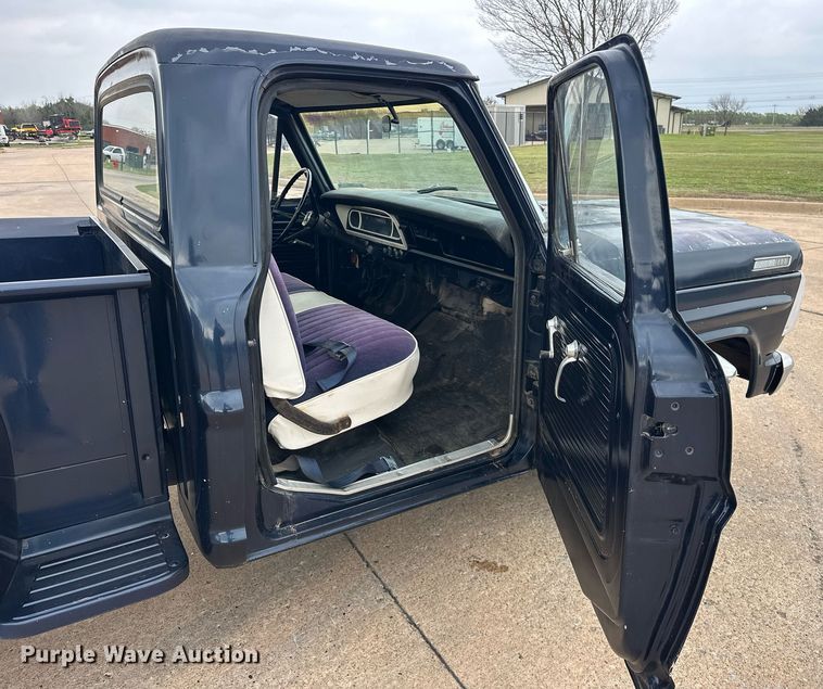 image for item EJ8521 1967 Ford F100 pickup truck