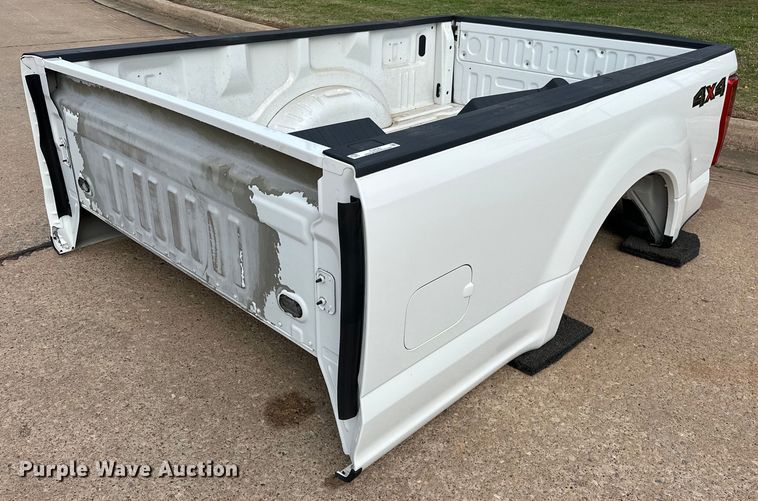 image for item EJ8525 2017 Ford F250 pickup truck bed
