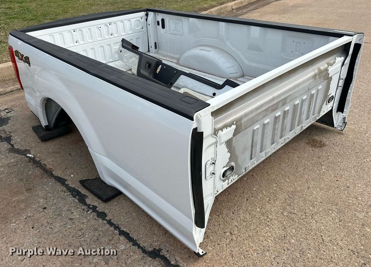 image for item EJ8525 2017 Ford F250 pickup truck bed