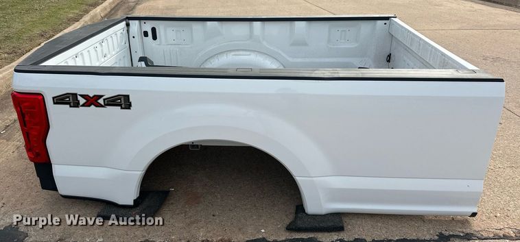 image for item EJ8525 2017 Ford F250 pickup truck bed