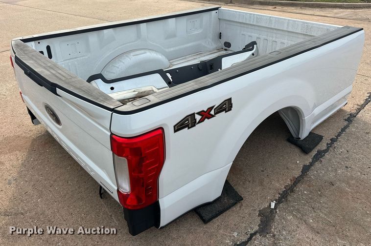 image for item EJ8525 2017 Ford F250 pickup truck bed