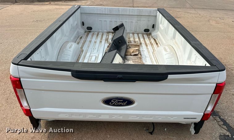 image for item EJ8525 2017 Ford F250 pickup truck bed