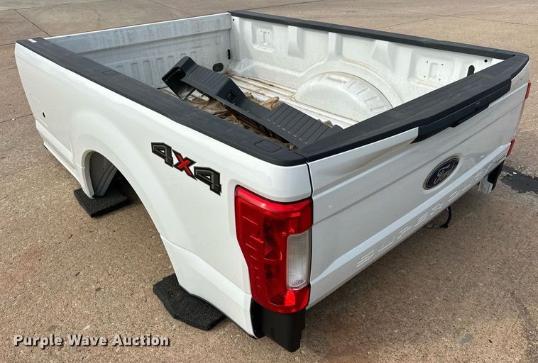 image for item EJ8525 2017 Ford F250 pickup truck bed