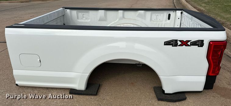 image for item EJ8525 2017 Ford F250 pickup truck bed