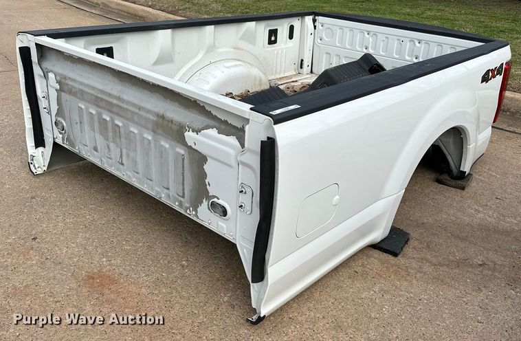 image for item EJ8526 2017 Ford F250 pickup truck bed