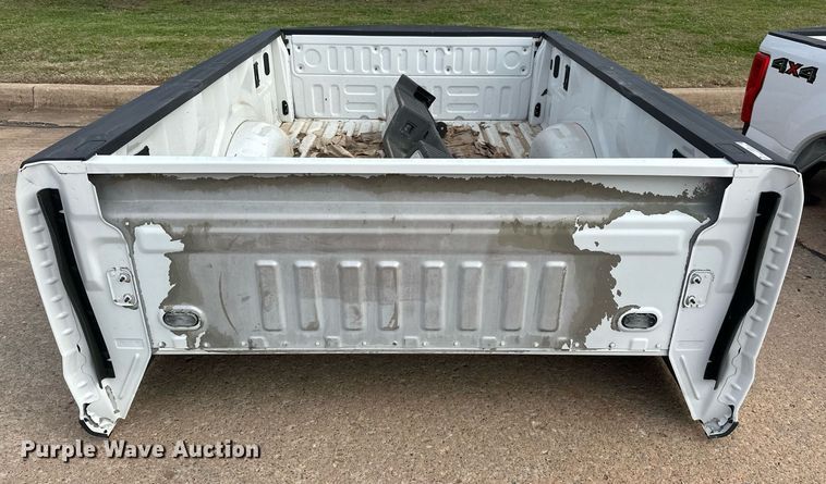 image for item EJ8526 2017 Ford F250 pickup truck bed