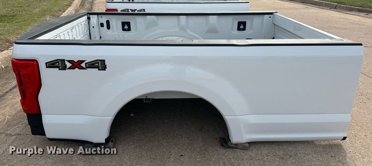 image for item EJ8526 2017 Ford F250 pickup truck bed