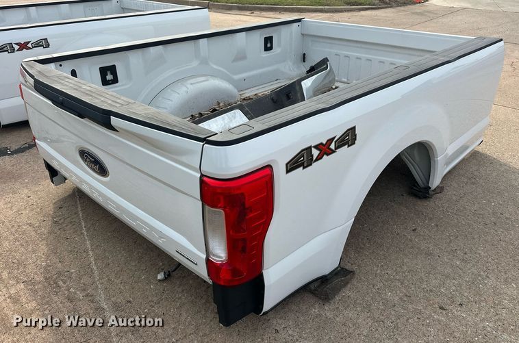 image for item EJ8526 2017 Ford F250 pickup truck bed