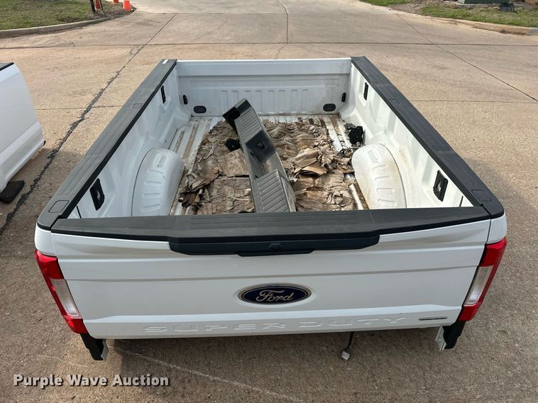 image for item EJ8526 2017 Ford F250 pickup truck bed