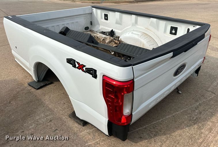 image for item EJ8526 2017 Ford F250 pickup truck bed
