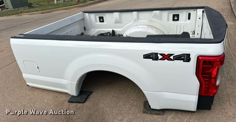 image for item EJ8526 2017 Ford F250 pickup truck bed