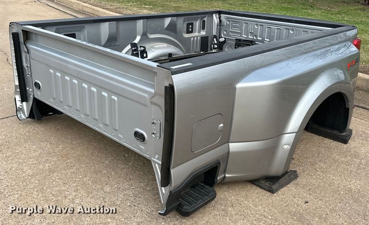 image for item EJ8527 2024 Ford F350 pickup truck bed