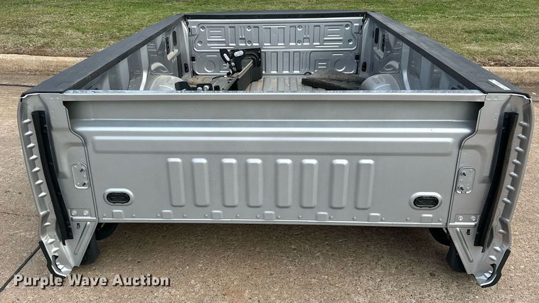 image for item EJ8527 2024 Ford F350 pickup truck bed