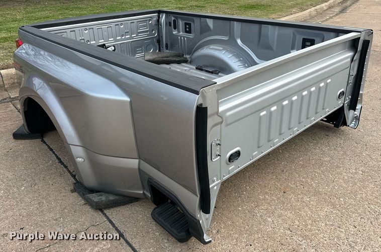 image for item EJ8527 2024 Ford F350 pickup truck bed