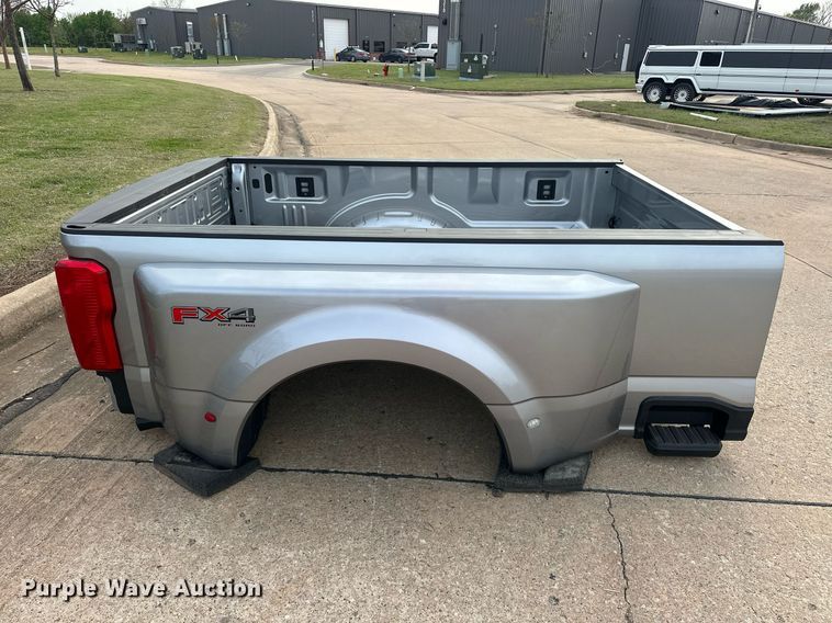 image for item EJ8527 2024 Ford F350 pickup truck bed