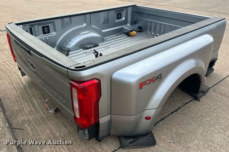 image for item EJ8527 2024 Ford F350 pickup truck bed