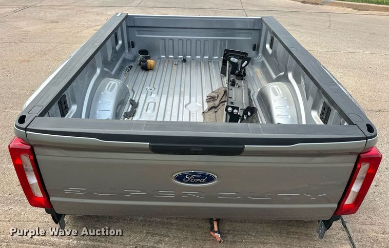 image for item EJ8527 2024 Ford F350 pickup truck bed