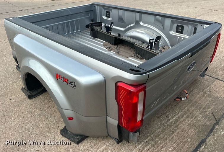 image for item EJ8527 2024 Ford F350 pickup truck bed